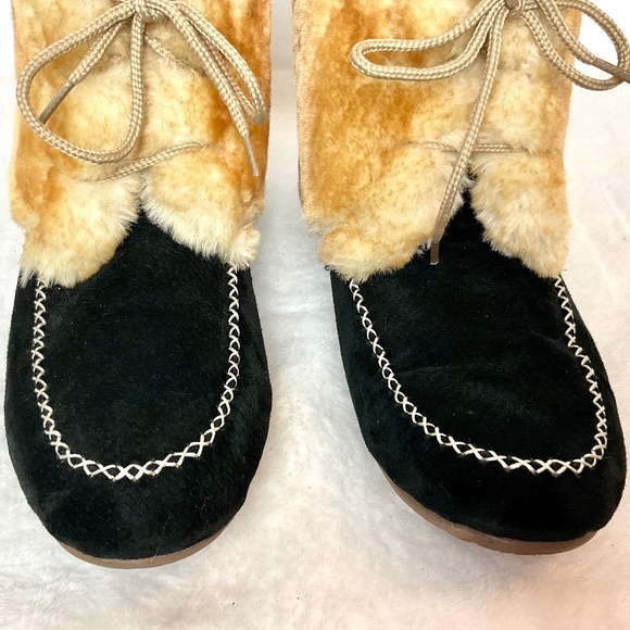 Lamo Black Suede Comfort Lace-up Moccasin Faux Fur Ankle Booties sz 8 to 8.5M - Picture 11 of 12